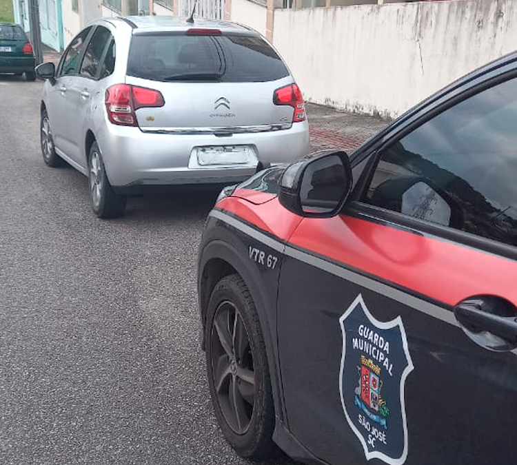 Guarda Municipal de São José recupera veículo roubado com apoio da Central de Videomonitoramento