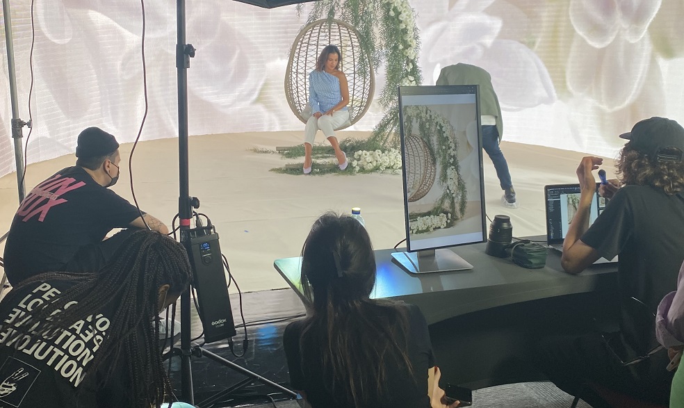 Atriz Mariana Rios estrela campanha do Grupo Lialine que lança serviços dos estúdios 360º da Fabula Live para o mercado da moda